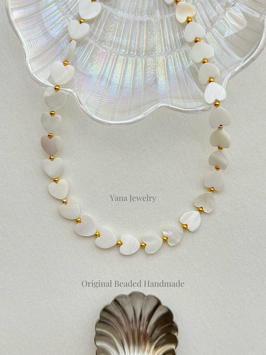 HEART-SHAPED MOTHER OF PEARL NECKLACE